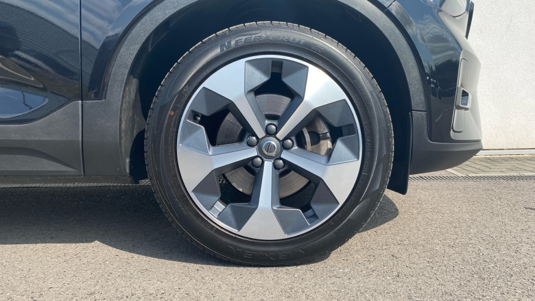 Volvo Xc40 2.0 B4P Plus Dark 5dr AWD Auto Petrol Estate